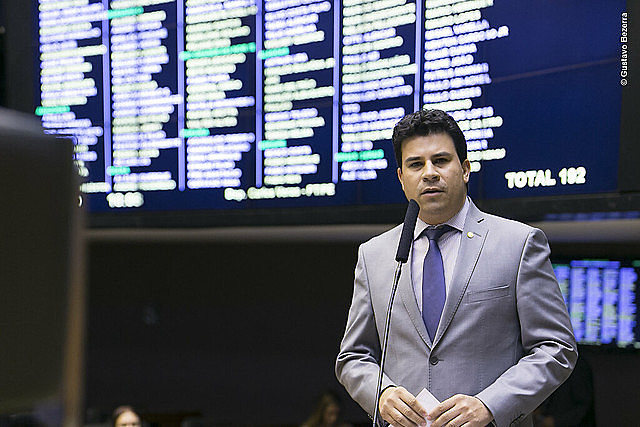 Carlos Veras foi presidente da CUT Pernambuco e atualmente é deputado federal