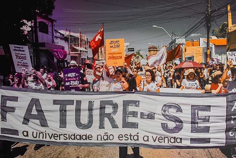 Programa defende a revisão da Emenda Constitucional 95, que institui um teto aos gastos públicos do país