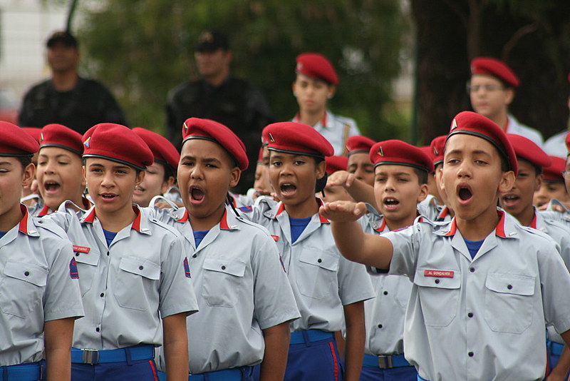 Governo do Distrito Federal decide transformar quatro escolas estaduais em colégios militares