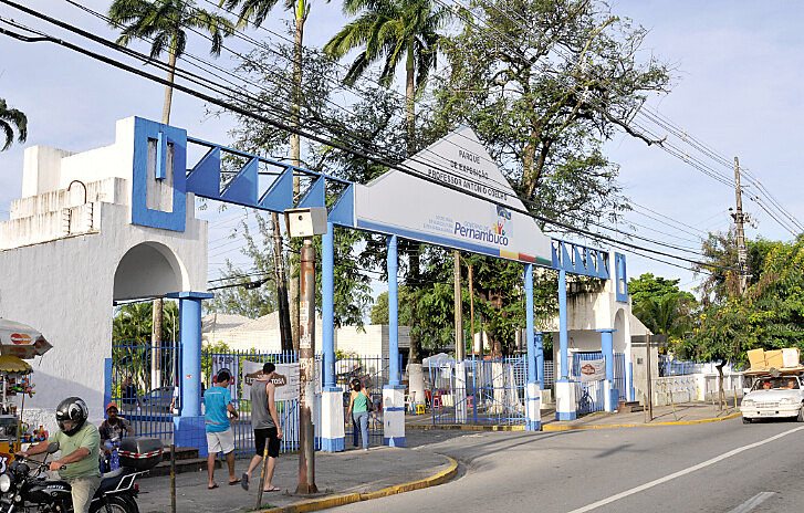 O bairro é uma das zonas comerciais da cidade, especialmente pelo Parque de Exposições do Cordeiro