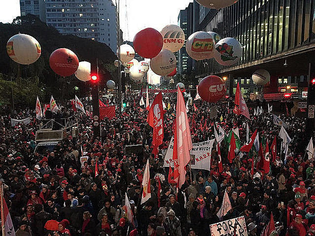 Manifestación del Frente en 2016, en la Avenida Paulista, en São Paulo