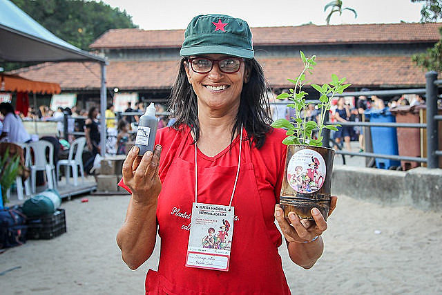 Sanuza Motta mora no assentamento Zumbi dos Palmares (ES) e explica defende o uso da fitoterapia