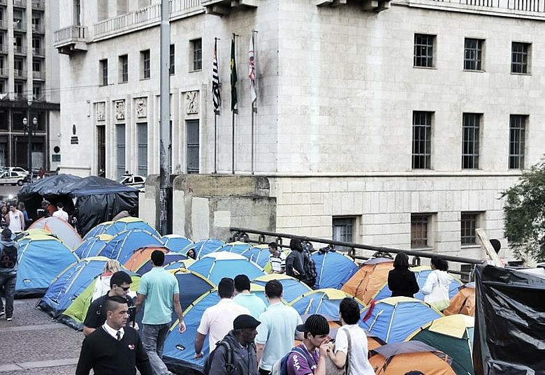 Acampamento em frente à Prefeitura de São Paulo no ano de 2013 reivindicando moradia