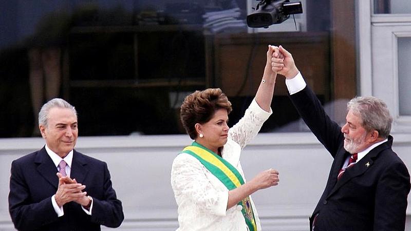 Diretora traça paralelos entre sua vida e os rumos do Brasil entre 2002 e 2018