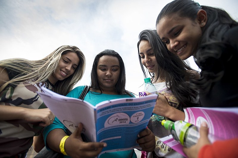 Para aqueles que ainda estão cursando o ensino médio, conhecidos como “treineiros”, as notas serão liberadas somente em março