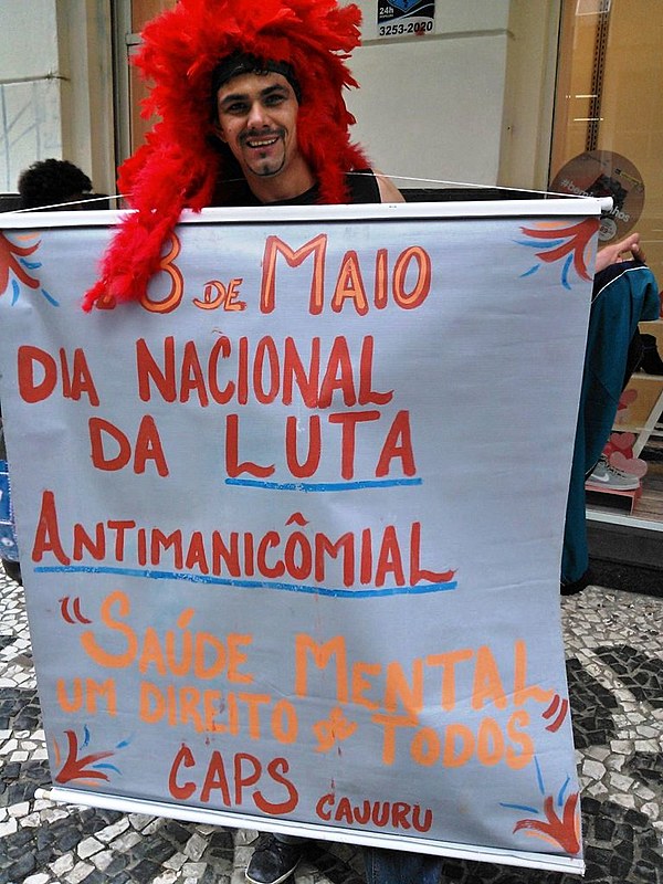 Para psicólogos e especialistas, é retrocesso destinar recursos públicos a comunidades terapêuticas privadas