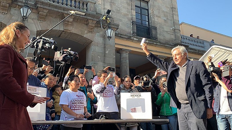 Nesta semana, o presidente eleito do México realizou consultas à população sobre principais projetos de seu futuro governo
