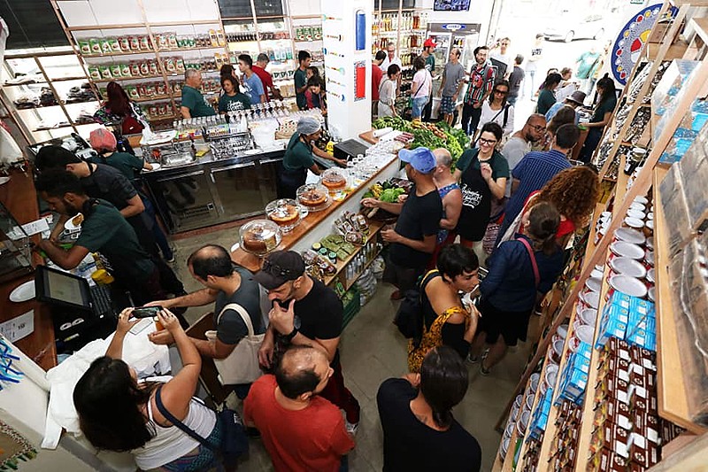 Em cinco estados, Armazém do Campo comercializa a produção de alimentos de assentamentos do MST