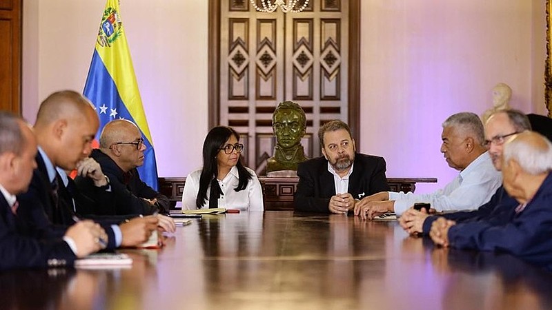 Líderes do governo e da oposição reunidos em Caracas, na Casa Amarilla, sede do Ministério de Relações Exteriores