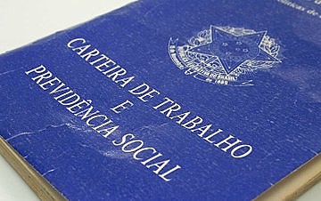 No ano passado, região metropolitana perdeu vagas com carteira assinada. Informalidade aumentou e renda caiu
