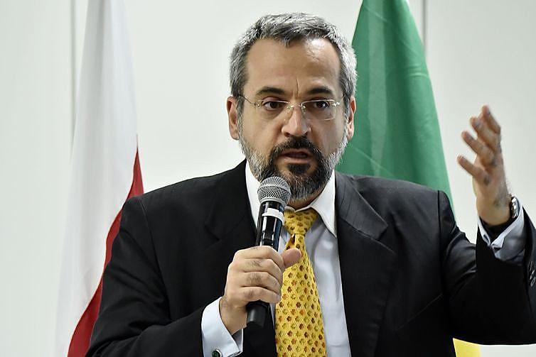"Quando você for dialogar, não pode ter premissas racionais", já defendeu o novo titular da pasta