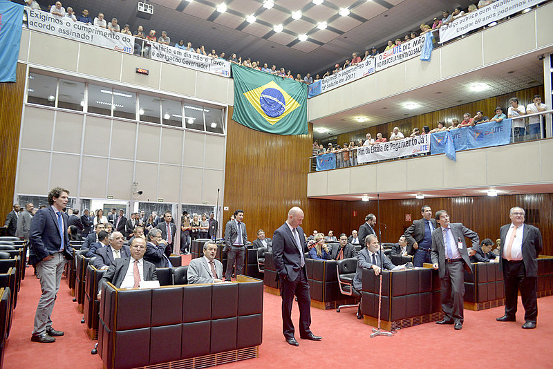 Apenas trabalhadores da segurança pública e saúde receberão em duas vezes