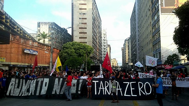 Protesto percorreu as ruas da zona do central da capital pernambucana
