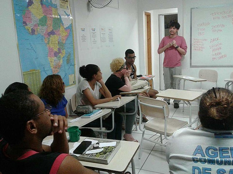 Alunos acompanham primeira aula de orientação vocacional no Cursinho Pré-Vestibular Cerro-Corá, no Cosme Velho, zona Sul do Rio