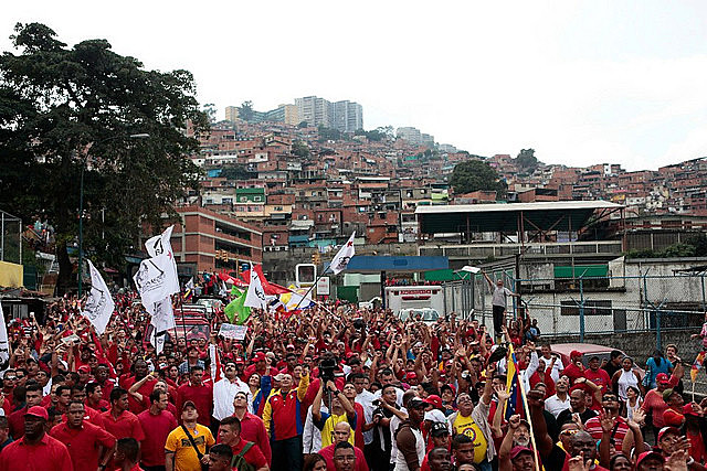 N país, bairros periféricos tem maioria chavista e defende legitimidade de Maduro