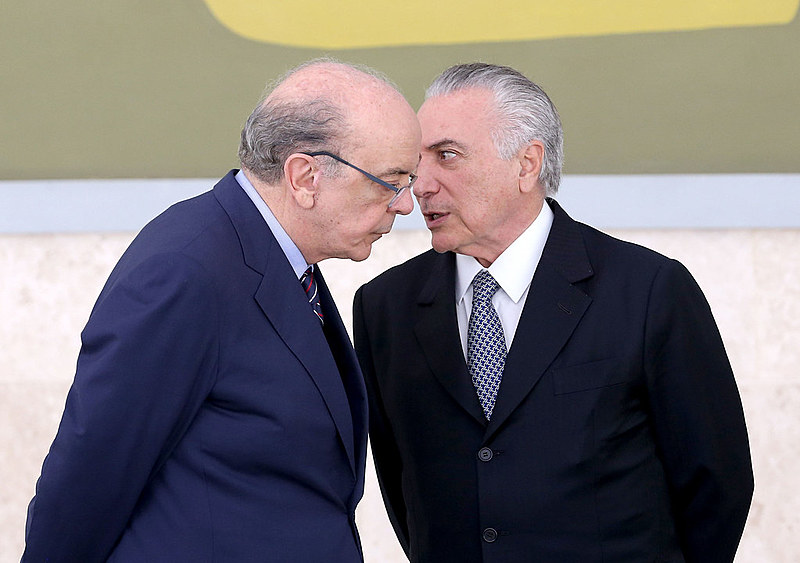 José Serra (à esq.), ministro das Relações Exteriores de Michel Temer (à dir.)