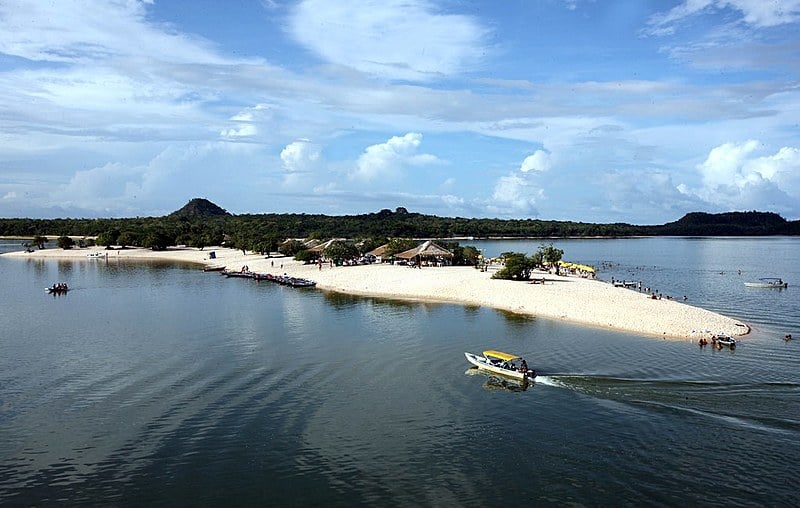 As praias de Alter do Chão foram consideradas como as mais bonitas pelo jornal britânico The Guardian