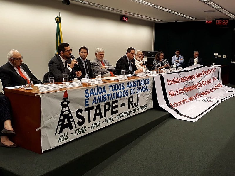 Debatedores durante audiência pública sobre anistia política na Câmara dos Deputados nesta terça (28)