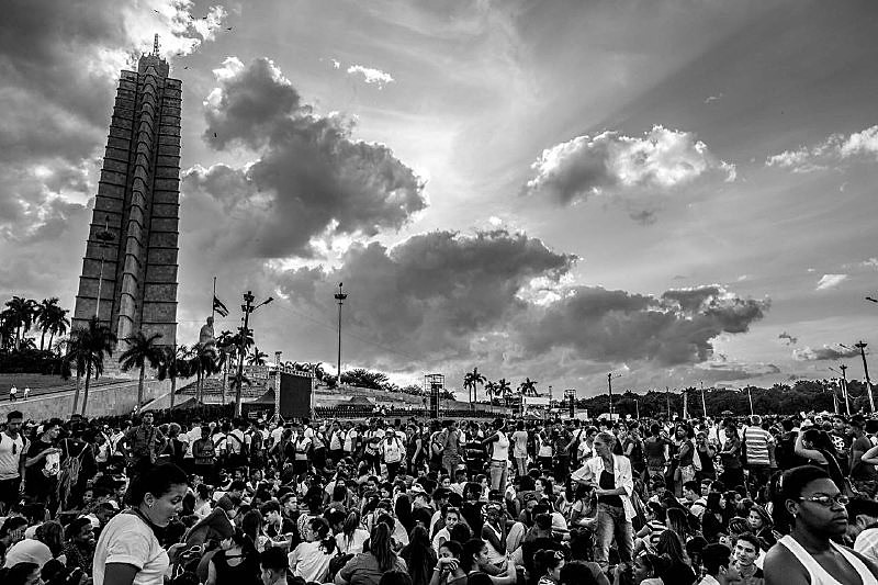População cubana se reúne na Praça da Revolução para o último adeus a Fidel Castro