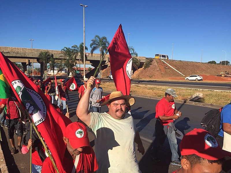 Felipe Russo, 34 anos, agricultor do assentamento Estrela do Norte, do MST, em Caldas Novas (MG).
