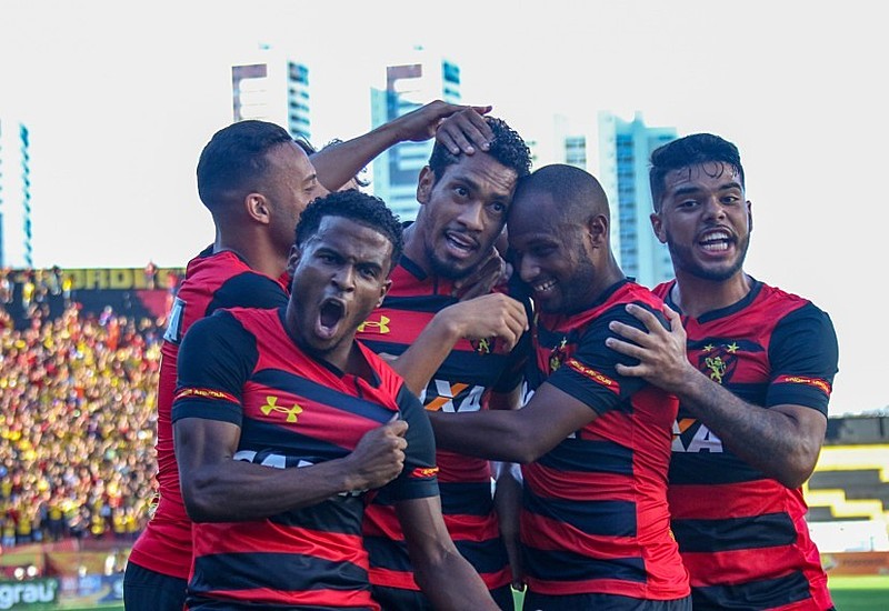 Jogadores do Sport comemoram vitória