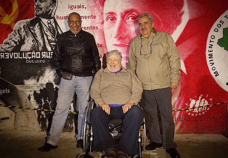 Tendler apoia a resistência pela liberdade de Lula e esteve no centro de formação cultural