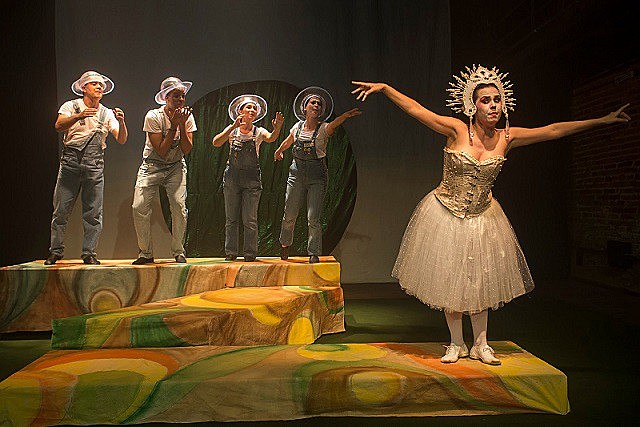 Diversidade de estilos musicais compõem "Vento Forte para Água e Sabão", peça que dialoga com as crianças sobre morte e amizade.