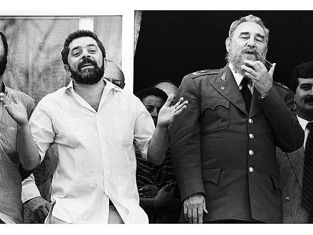 Foto disponível no leilão - Lula e Fidel Castro em reunião com partidos de esquerda da América Latina em São Paulo/SP, 1989