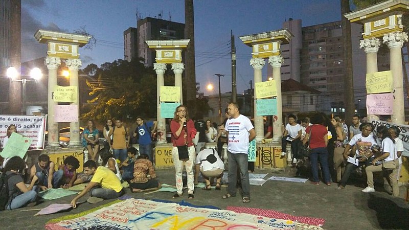Ainda na quarta-feira, foi realizado no fim da tarde um ato público em defesa do SUS, na Praça da Democracia (Derby), no Recife