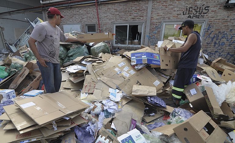 Estima-se que 15 mil novos trabalhadores informais procuram sustento no lixo