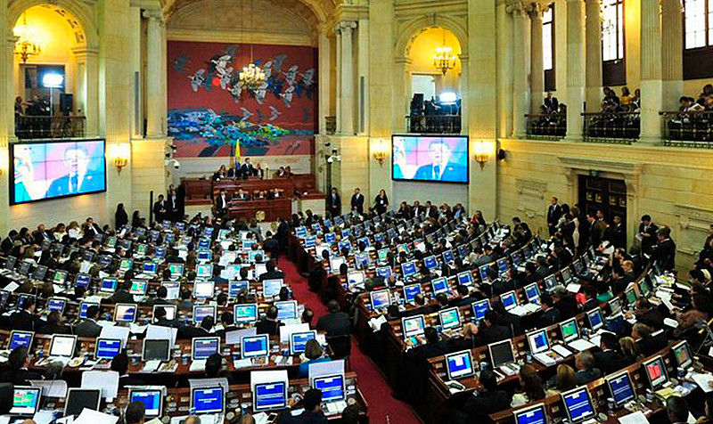 De una parte, con Voces de Paz, agrupación surgida como parte del acuerdo de La Habana para acompañar la implementación del Congresso