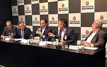 Da esq.: os promotores José Carlos Blat e Silvio Marques; Doria; Antônio Setin; e o secretário Gilberto Natalini