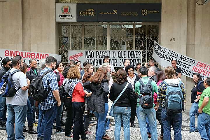 Servidores da Cohab decidem permanecer em greve até que todos os salários do mês de maio sejam quitados