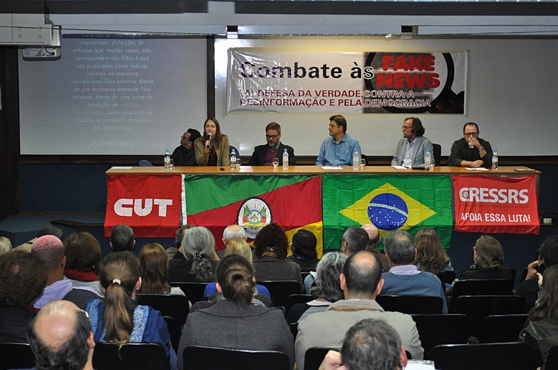 Mais de 80 pessoas participaram das três horas de exposições e debates