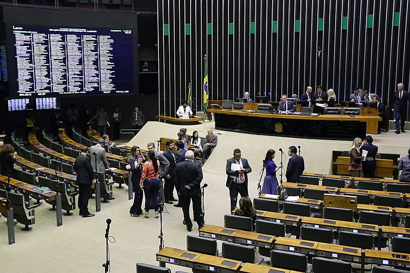 Opositores pedem o afastamento de Moro do cargo de ministro da Justiça e a suspensão das atividades funcionais de procuradores envolvidos