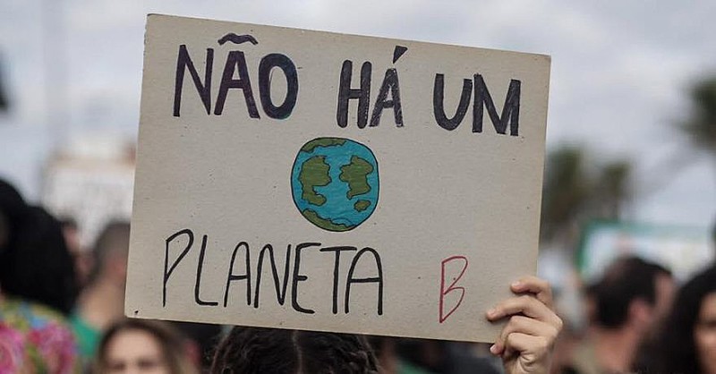 Antes da caminhada, está prevista uma oficina de cartazes e aula pública com o historiador Michael Baré Tikuna, liderança da Aldeia Maracanã