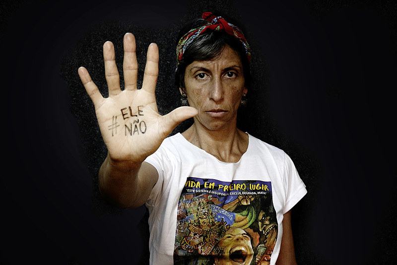 A hashtag #elenão tem sido usada pelas mulheres para demonstrar a rejeição à Bolsonaro