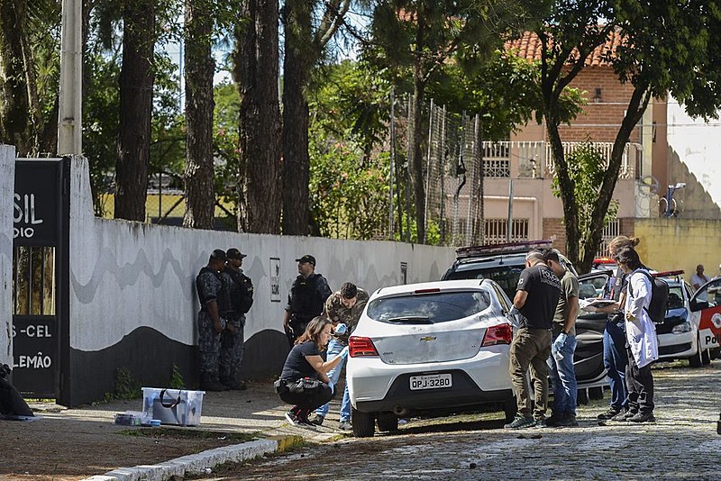 Velório de parte das vítimas do massacre ocorreu na manhã desta quinta-feira (14)