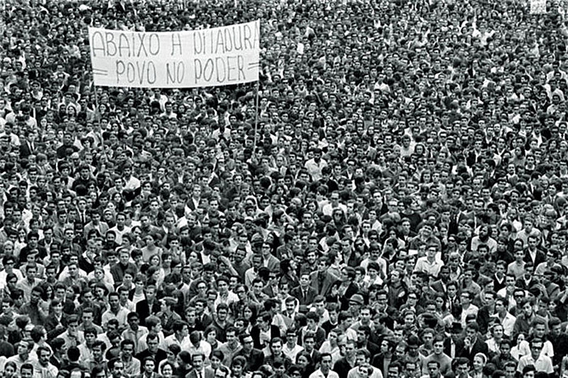 Passeata dos 100 mil, em 1968, no Rio de Janeiro, em foto clássica do fotógrafo Evandro Teixeira