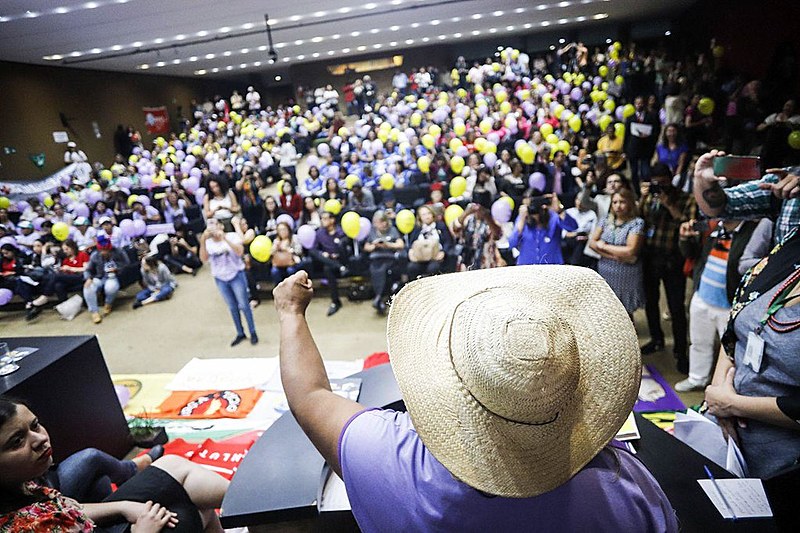 Mulheres durante protesto popular na Câmara dos Deputados contra a reforma da Previdencia