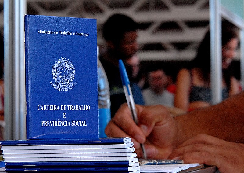 Nível de desemprego no Brasil chega a 12,4%