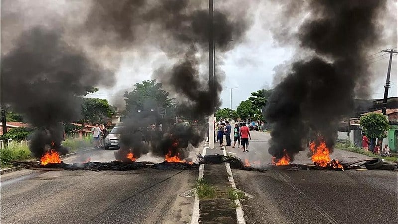 Milhares de manifestantes entram em greve na Paraíba. Piquetes e atos fizeram parte das ações.