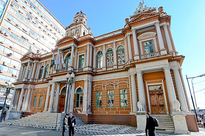 "Quase 80% dos entrevistados afirmam espontaneamente que ainda não pararam pra pensar em quem votaria para ocupar o Paço Municipal"