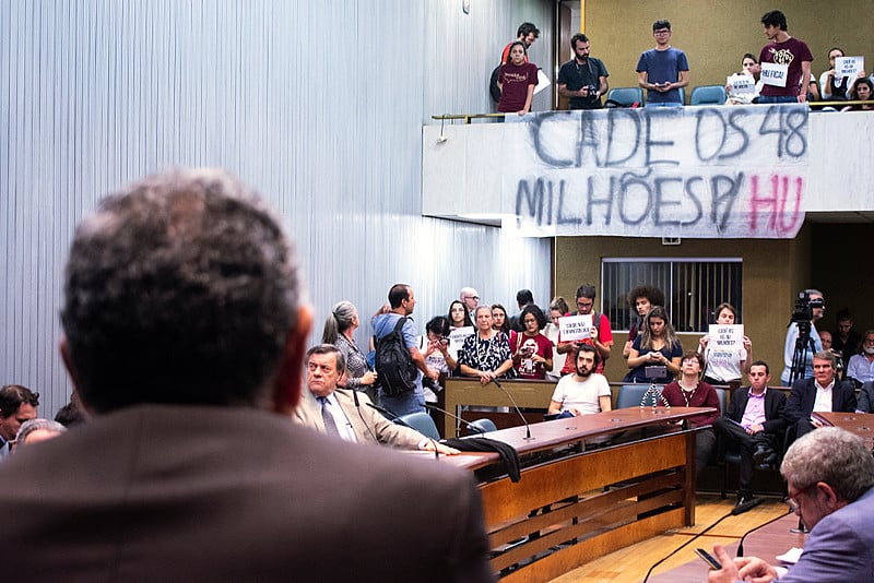 Manifestantes cobram reitor da USP, em audiência na Comissão de Ciência, Tecnologia e Inovação da Alesp