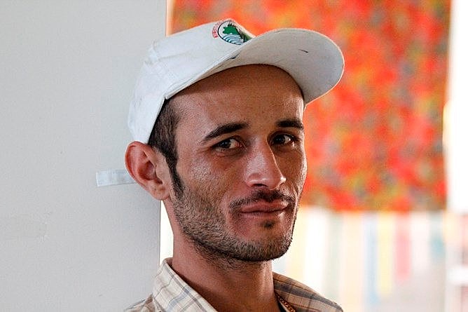 Por meio da arte, Wélidas Monteiro, nascido e criado em Bento Rodrigues, expressa em tinta, verso e luta as marcas fincadas pelo crime da Samarco em Mariana (MG)