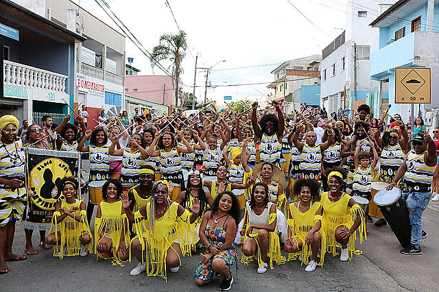 Em Curitiba, bloco Afro Pretinhosidade debate questões raciais e valorização da cultura da periferia