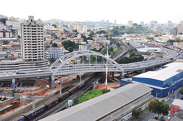 Os projetos retirados versam sobre entrega ou venda de áreas, concessão de benefícios fiscais e outras facilidades para grandes empresário