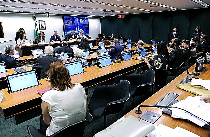 O texto base é de autoria do deputado federal Vicente Candido (PT-SP) 