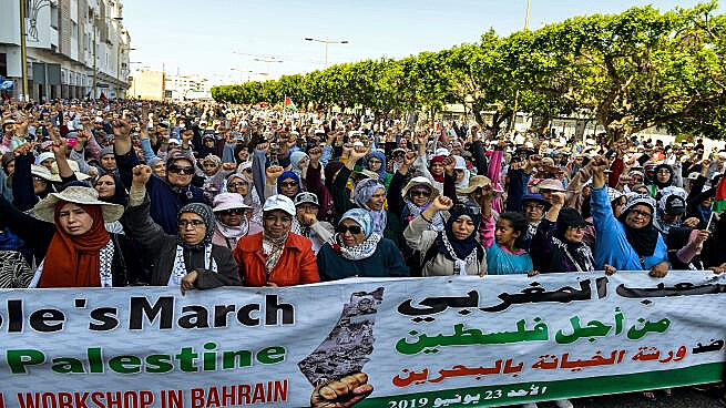 Protestos em Rabat, capital do Marrocos, nesse domingo (23), antecederam greve geral e mobilizações massivas