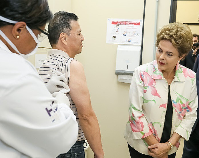 Em fevereiro de 2016, Dilma Rousseff assinou contrato entre o Ministério da Saúde e o Instituto Butantan para o desenvolvimento da vacina